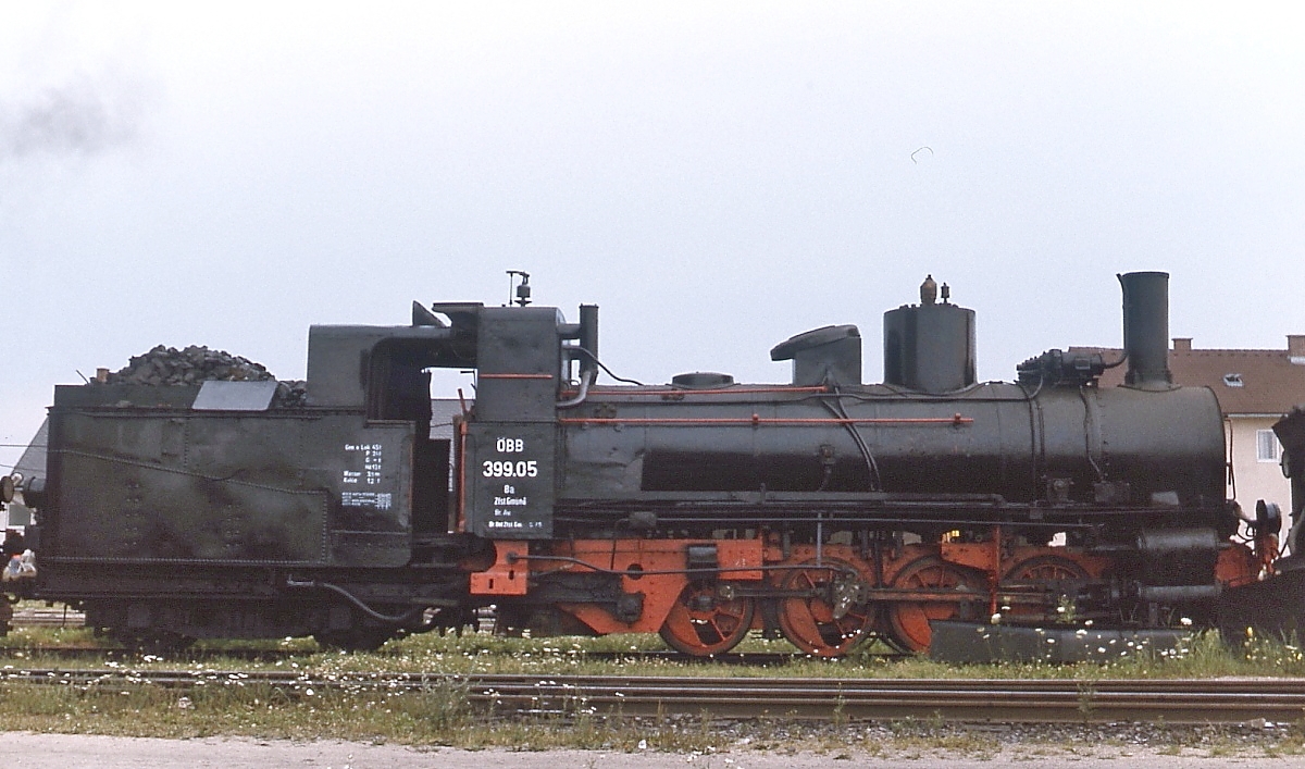 399.05 im August 1975 in der Zugförderungsstelle Gmünd