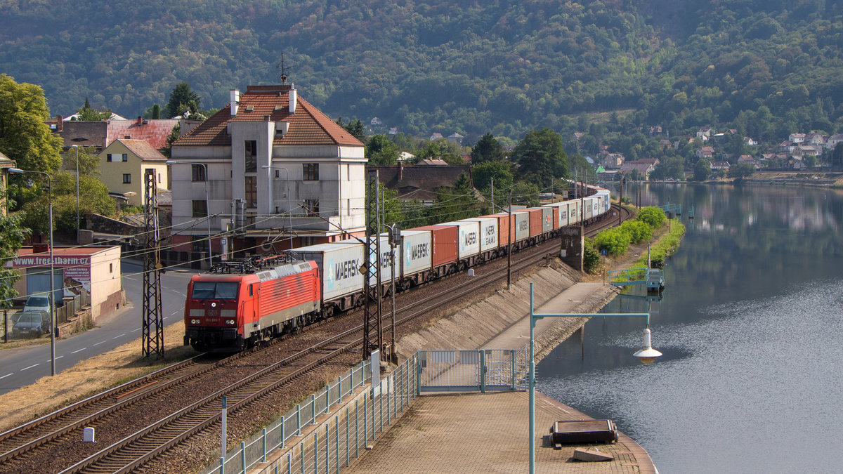 4. August 2018 in Usti nad Labem. 189 001-1 ist mit einer langen Leine Container gen Norden unterwegs. 