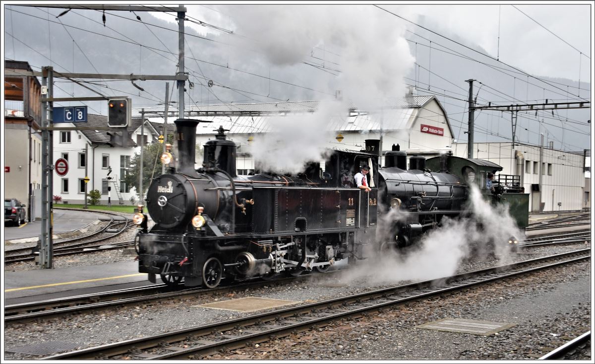 40 Jahr Jubiläum Dampffreunde RhB. Fahrt ins Depot Landquart. Wegen einsetzender Dunkelheit und strömendem Regen lässt die Schärfe etwas zu wünschen übrig. (16.09.2017)