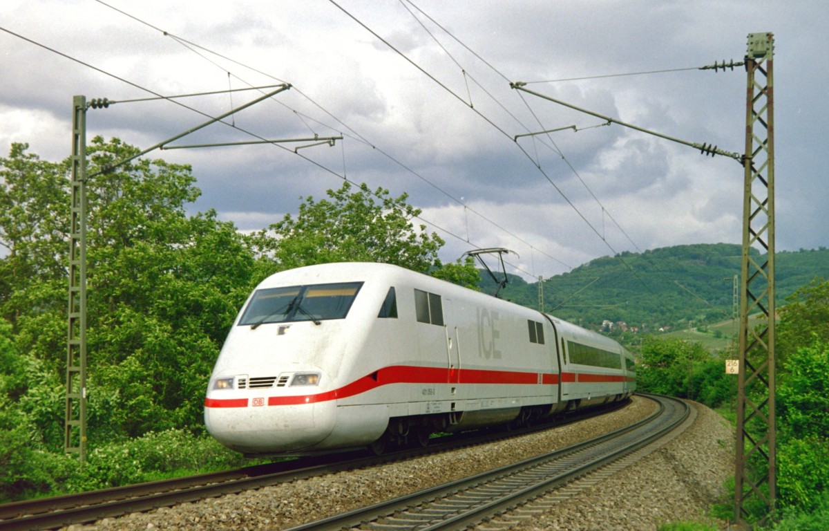 401 058 als ICE 877 (Berlin Ostbf–Basel SBB) am 19.05.2006 in Schallstadt