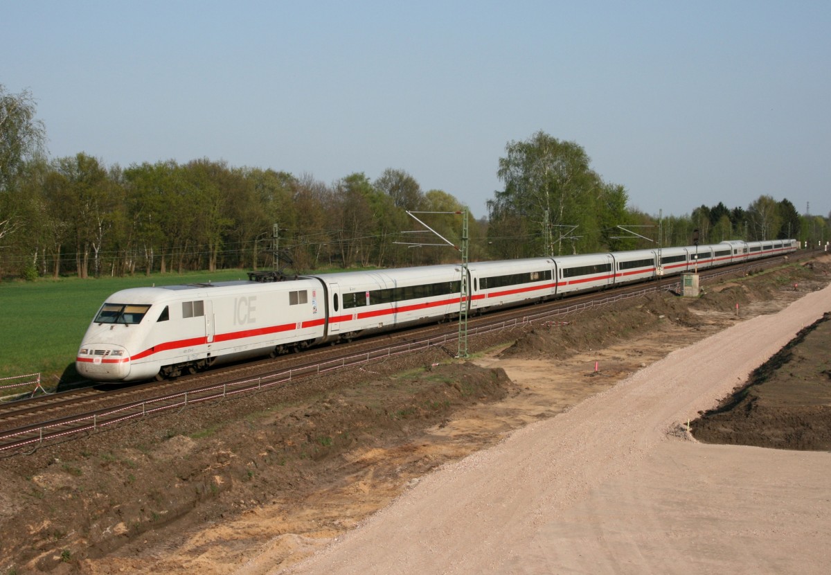 401 074 als ICE 74 (Zrich Hbf–Kiel Hbf) am 21.04.2011 zwischen Bardowick und Radbruch