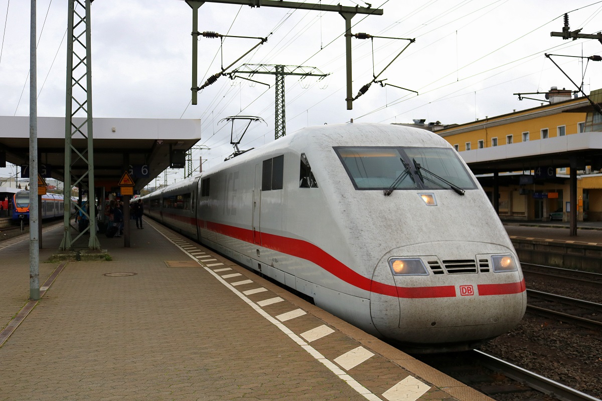 401 086-4 (Tz 186  Chur ) als ICE 370 (Linie 12) von Basel SBB nach Berlin Ostbahnhof erreicht den Bahnhof Fulda auf Gleis 6. [22.10.2017 | 14:13 Uhr]