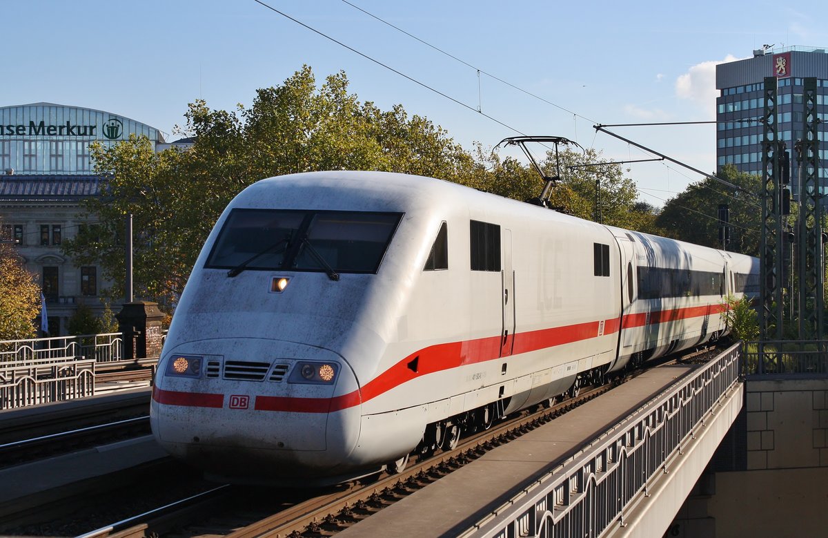 401 503-8  Neu-Isenburg  erreicht am 3.11.2018 als ICE696 von Frankfurt(Main) Hauptbahnhof nach Kiel Hauptbahnhof den Bahnhof Hamburg Dammtor.