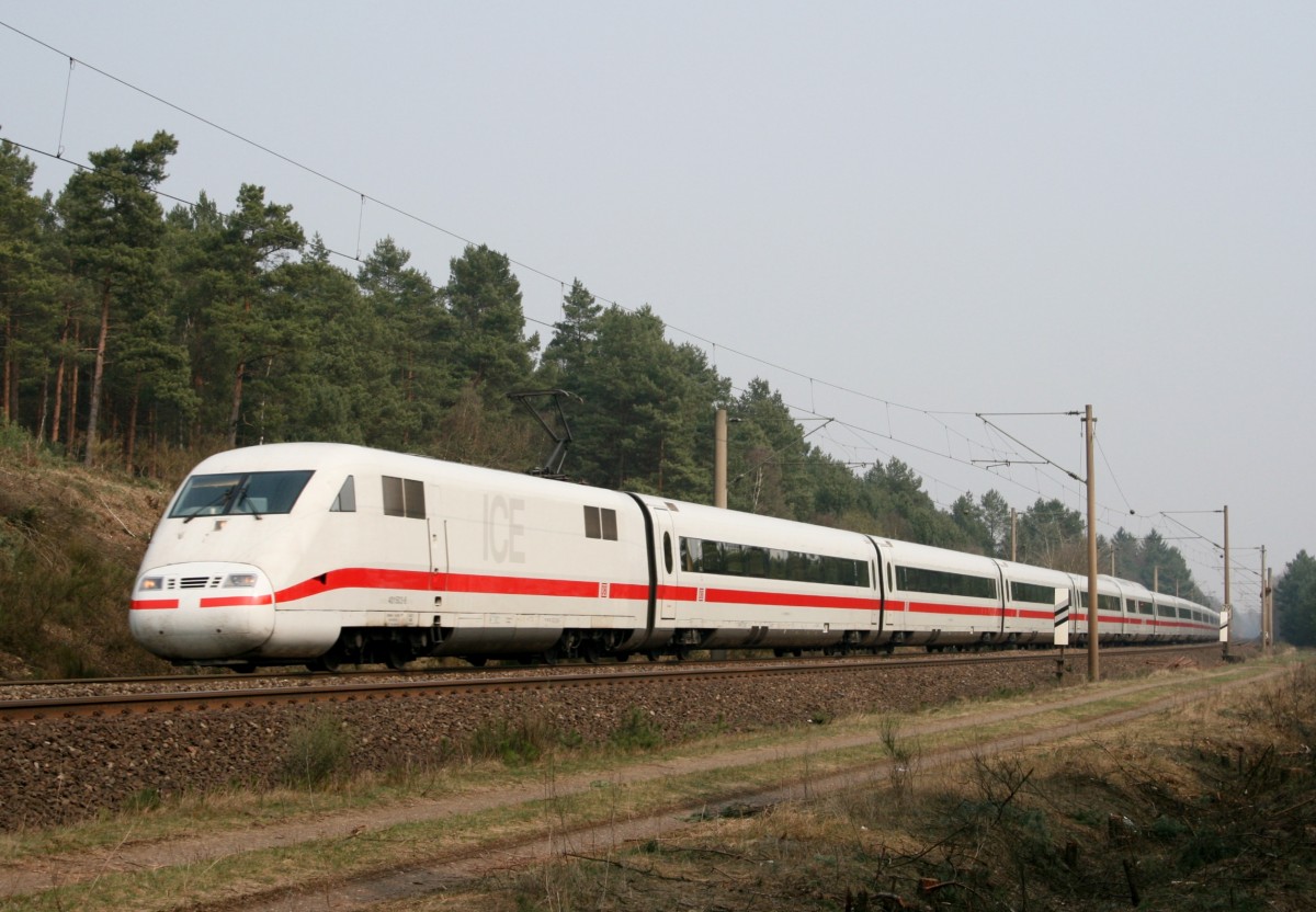 401 503 als ICE 789 (Hamburg–Mnchen) am 04.04.2009 zwischen Suderburg und Unterl