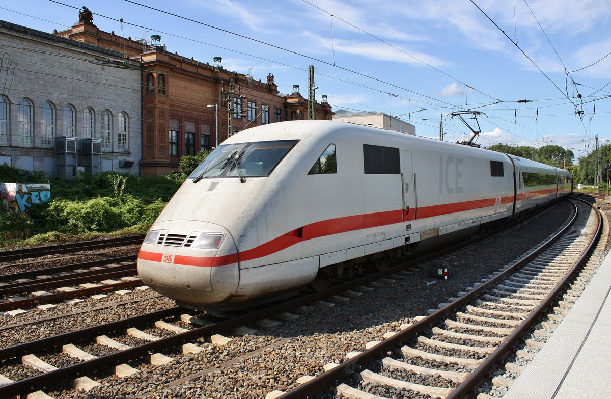 401 517-8  Hof  fährt am 2.9.2017 als ICE882 von München Hauptbahnhof nach Hamburg-Altona aus dem Hamburger Hauptbahnhof aus. 