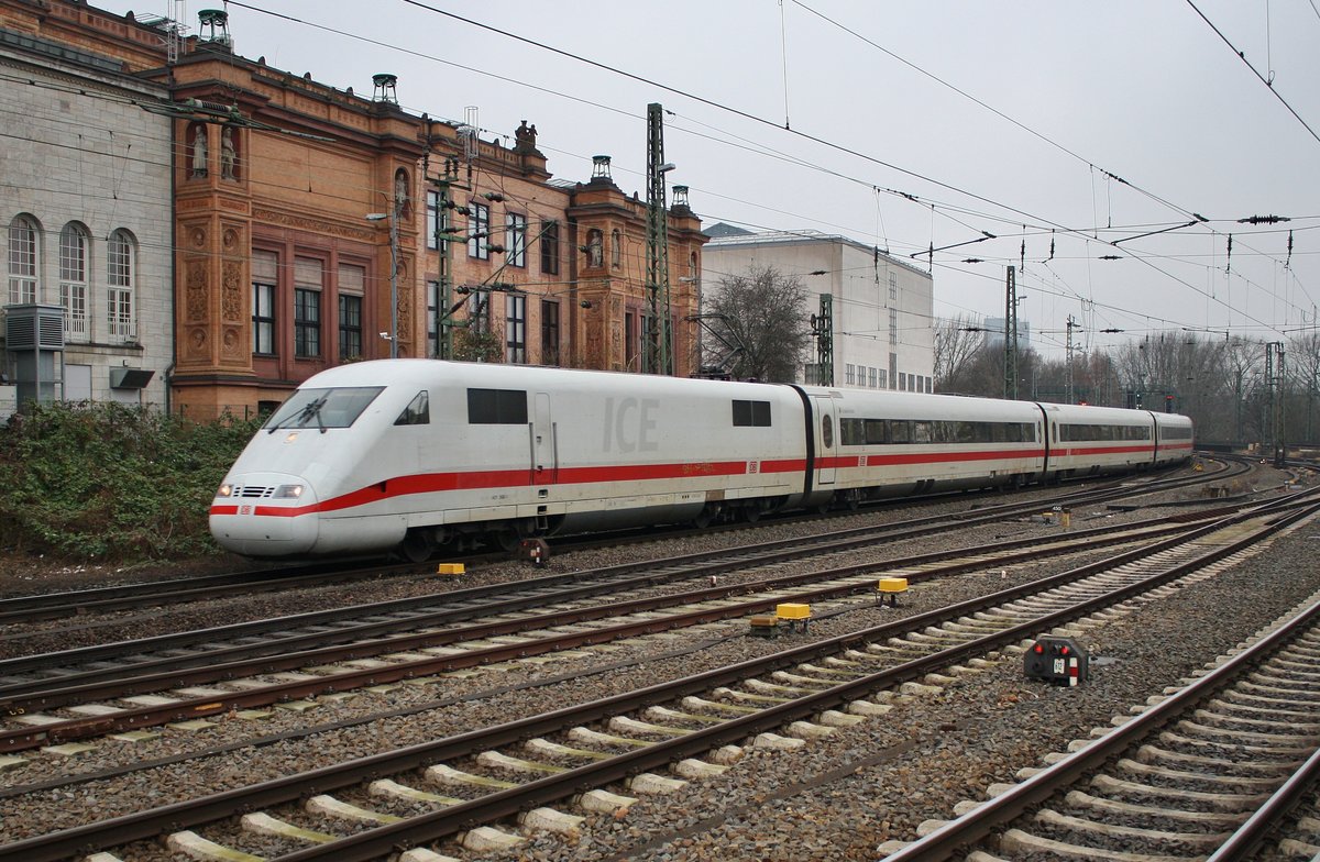 401 568-1  Crailsheim  fährt am 20.1.2018 als ICE787 von Hamburg-Altona nach München Hauptbahnhof in den Hamburger Hauptbahnhof ein.