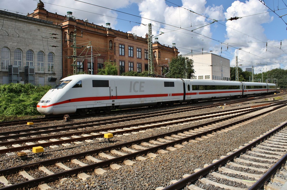 401 576-4 fährt am 2.9.2017 als ICE789 von Hamburg-Altona nach München Hauptbahnhof in den Hamburger Hauptbahnhof ein. 