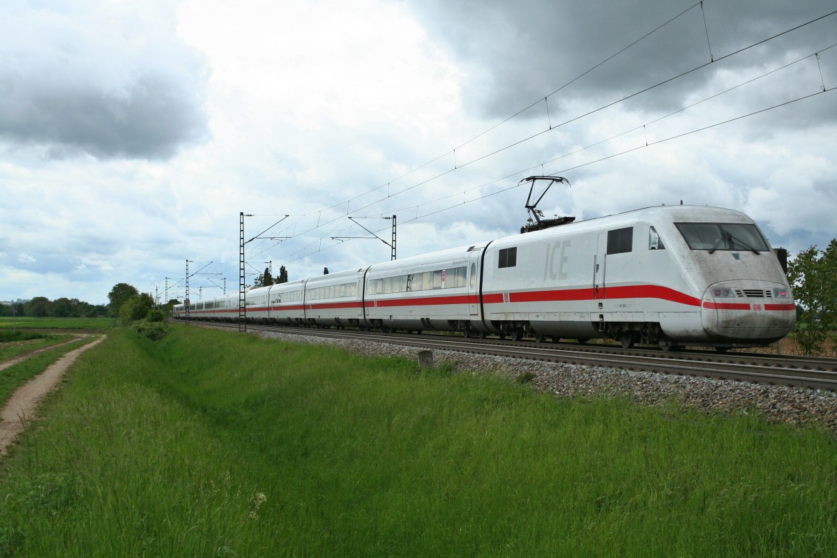 401 590-5 als ICE 275 von Berlin Ostbahnhof nach Interlaken Ost am Mittag des 08.05.14 westlich von Hgelheim.
