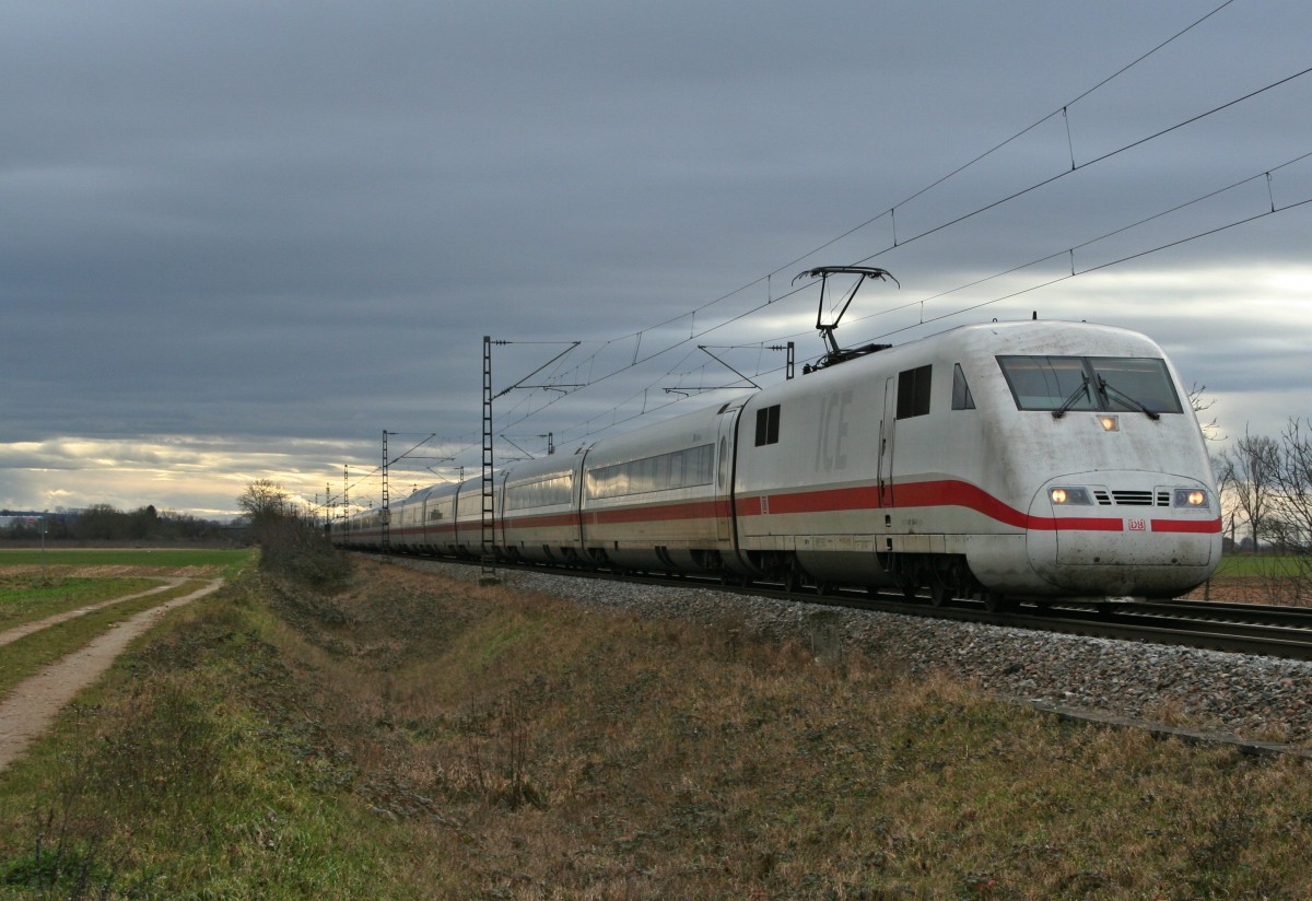 401 854-8 als ICE 276 von Interlaken Ost nach Berlin Ostbahnhof am Nachmittag des 03.01.14 bei Hgelheim.