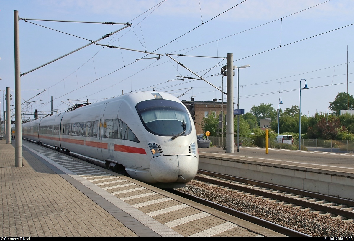 4011 ??? (Tz 1191  Salzburg ) als ICE 1634 (Linie 15) von Berlin Hbf (tief) nach Frankfurt(Main)Hbf durchfährt den Bahnhof Bitterfeld auf Gleis 3.
[21.7.2018 | 10:00 Uhr]