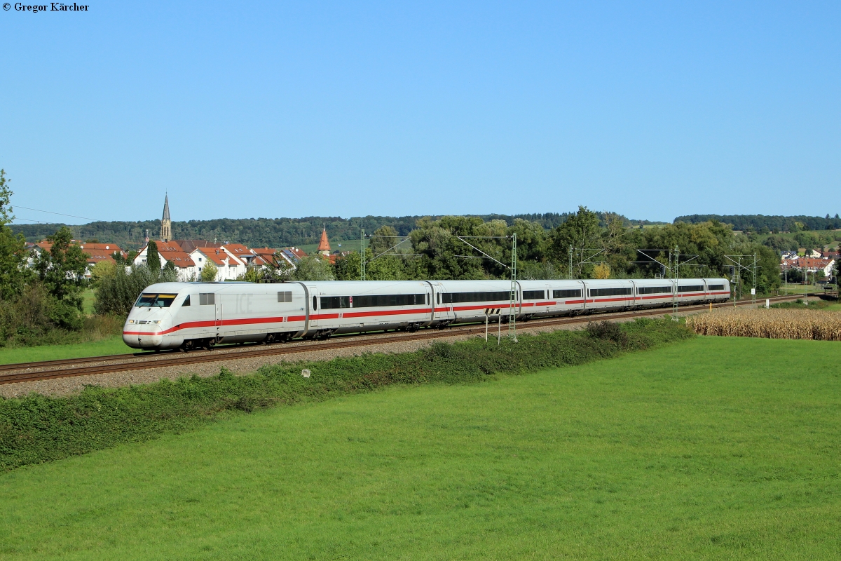 402 005  Zwickau  als ICE 593 (Berlin-München) bei Heidelsheim, 27.09.2015.