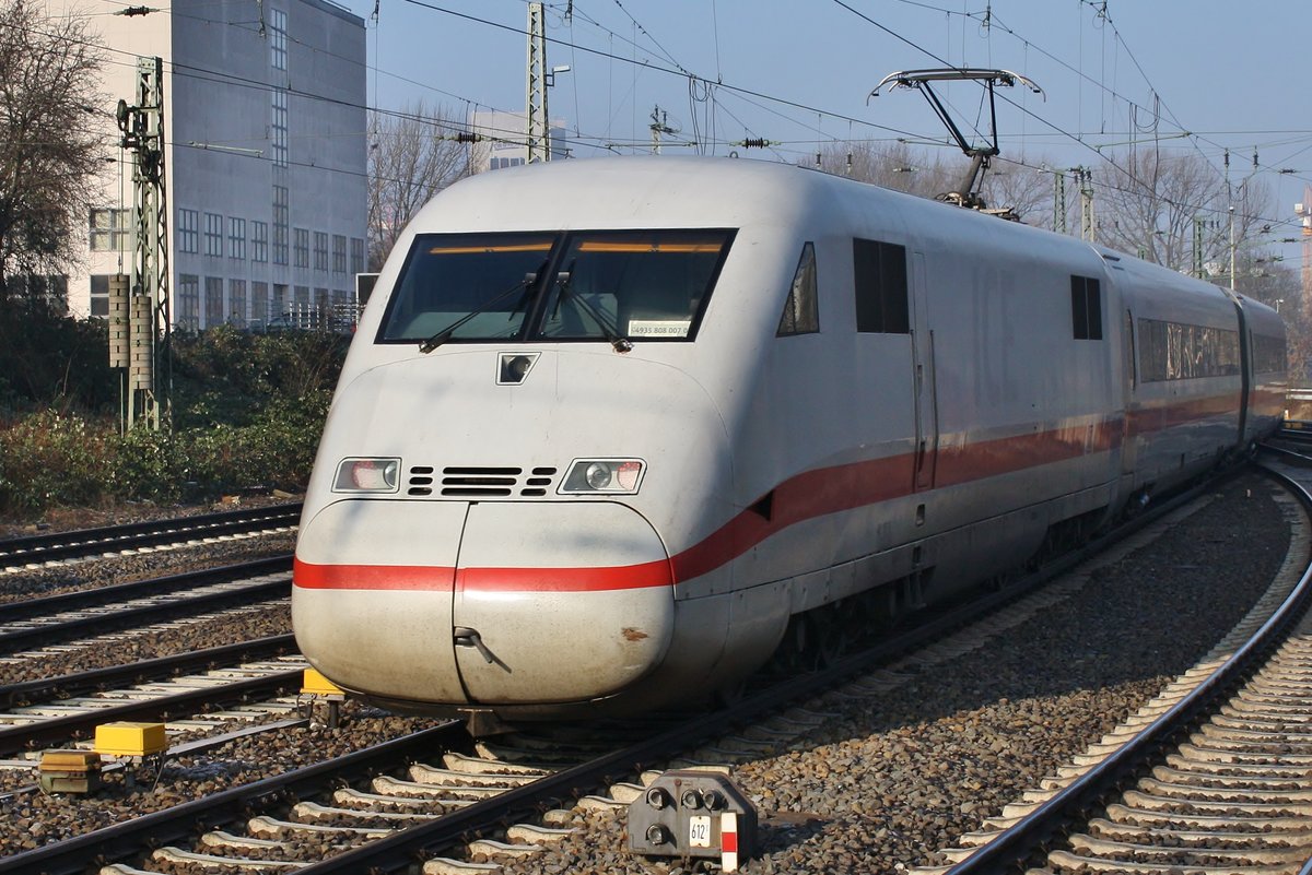 402 007-9  Stendal  verlässt am 10.2.2018 als ICE784 von München Hauptbahnhof nach Hamburg-Altona den Hamburger Hauptbahnhof.