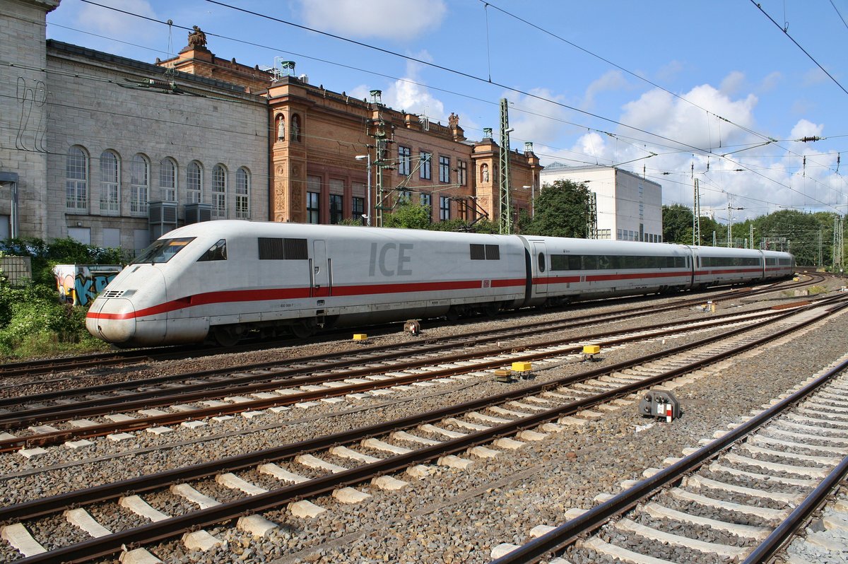 402 008-7  Bonn  fährt am 2.9.2017 als ICE587 von Hamburg-Altona nach München Hauptbahnhof in den Hamburger Hauptbahnhof ein.