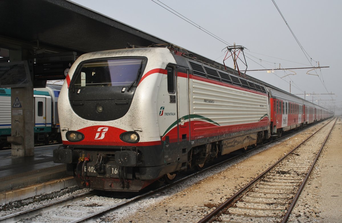 402 160 brachte am Morgen des 1.10.2016 den EN221 von Paris Gare de Lyon nach Venezia Santa Lucia.