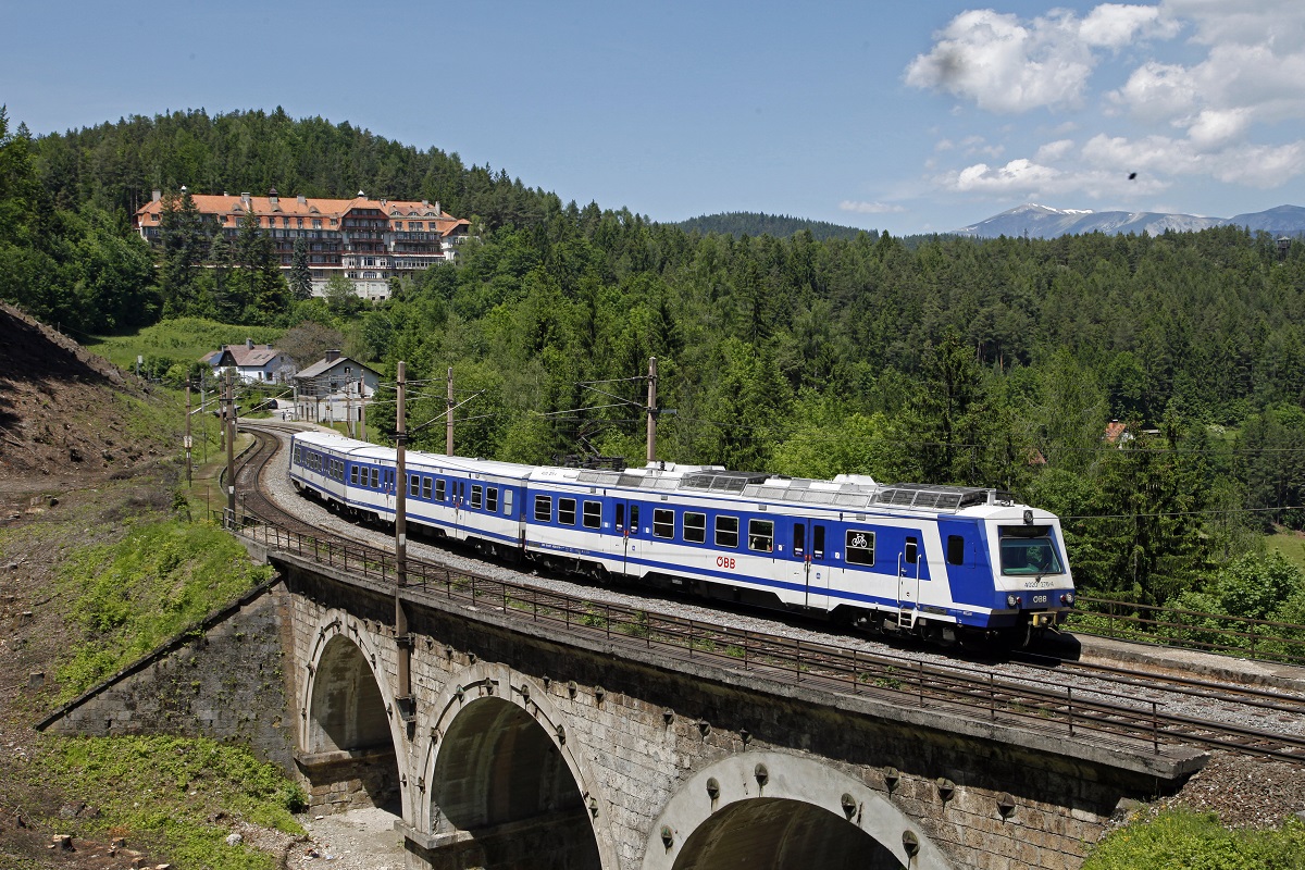 4020 276 auf dem Kartnerviadukt am 8.06.2016.