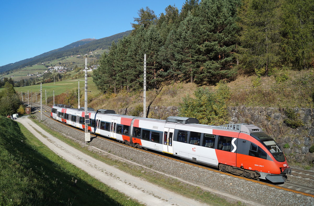 4024 092-1 als S 5220 (Kufstein - Brennero/Brenner) bei Mühlbachl, 13.10.2018.