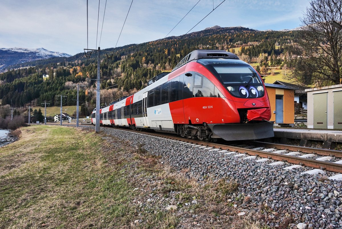 4024 122-6  Sonnenstadt Lienz , hält als S1 4248 (Lienz - Friesach), in Berg im Drautal.
Aufgenommen am 17.11.2016.