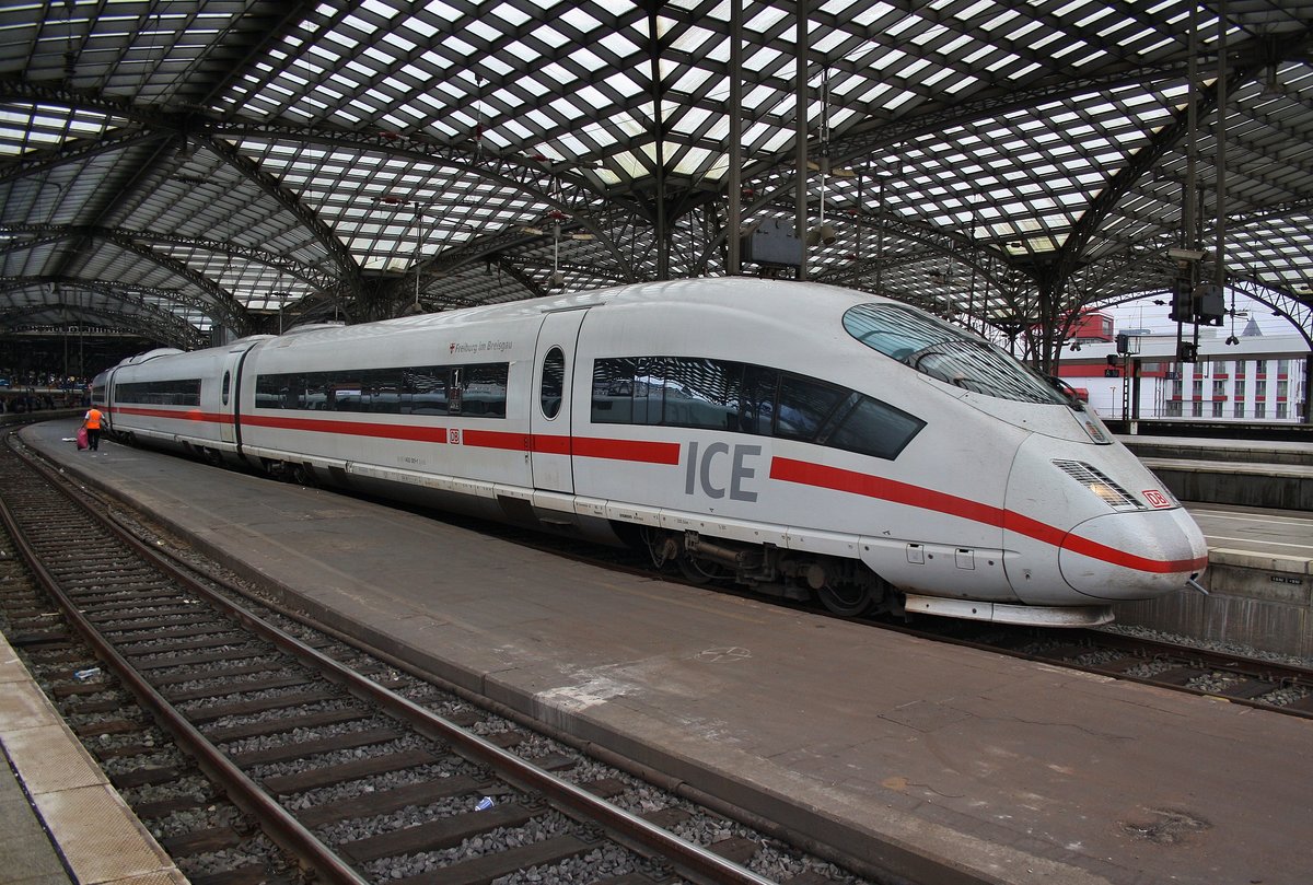 403 001-1  Freiburg im Breisgau  steht am 1.7.2017 als ICE200 von Basel SBB nach Dortmund Hauptbahnhof im Kölner Hauptbahnhof. 