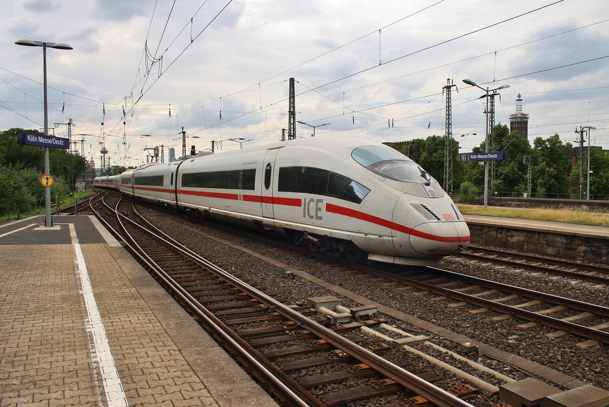 403 017-7  Recklinghausen  durchfährt am 3.7.2017 als ICE106 von Basel SBB nach Dortmund Hauptbahnhof den Bahnhof Köln Messe/Deutz in östlicher Richtung. 