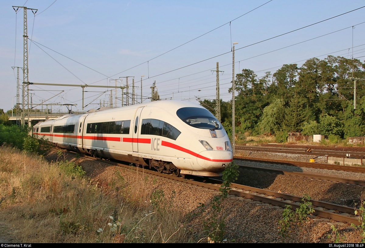 403 033 (Tz 333  Goslar ) als ICE 1009 (Linie 29) von Berlin Hbf (tief) nach München Hbf durchfährt Lutherstadt Wittenberg Hbf auf Gleis 2.
[1.8.2018 | 18:49 Uhr]