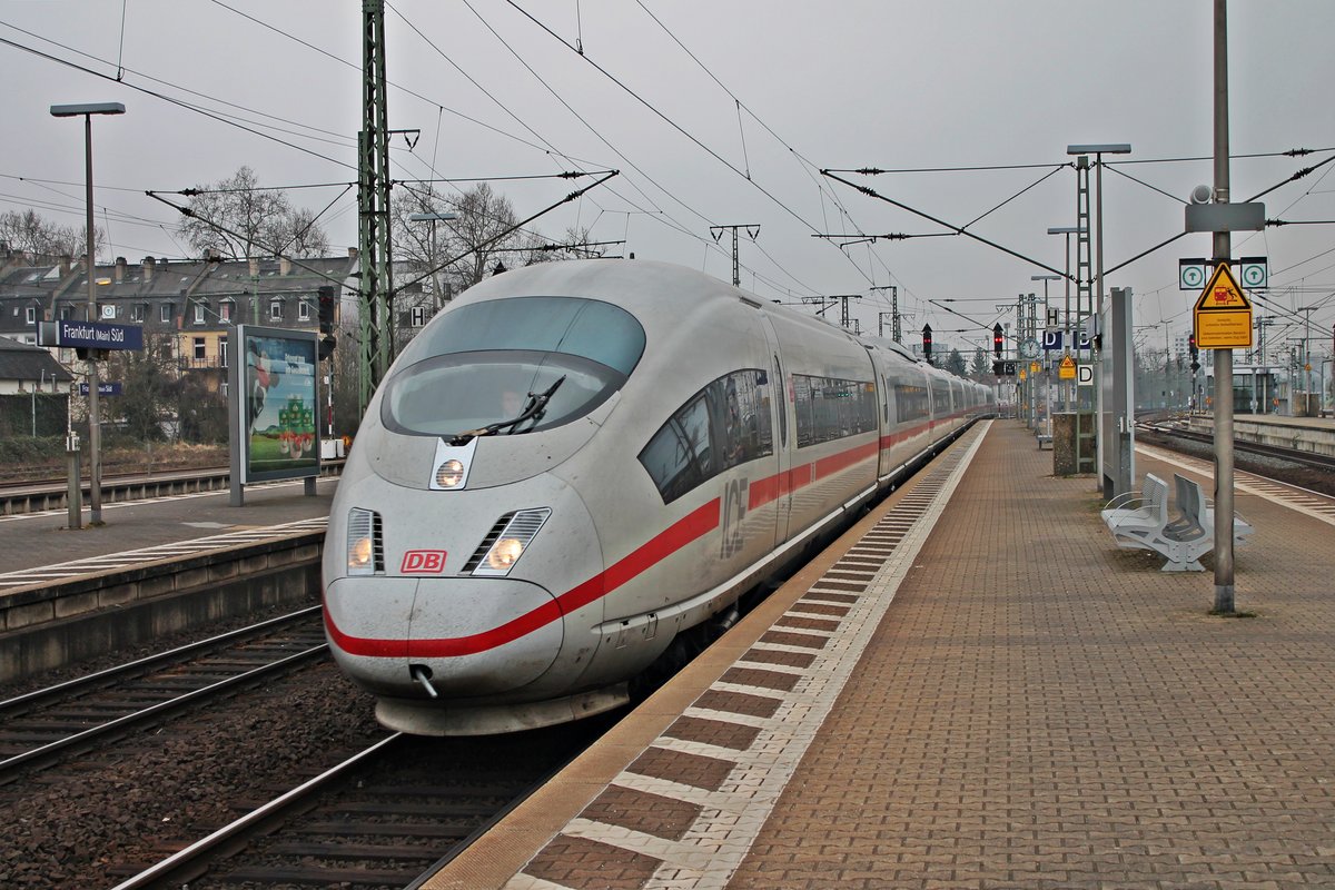 403 053-2 am 21.03.2015 bei der Durchfahrt in Frankfurt (Main) Süd in Richtung Offenbach.