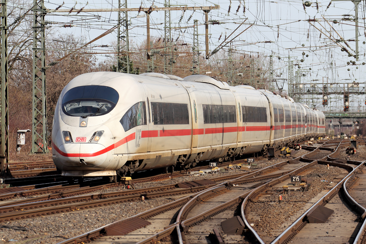 403 055-7 als ICE 611 nach München Hbf. fährt zur Bereitstellung in den Dortmunder Hbf. ein 12.3.2017