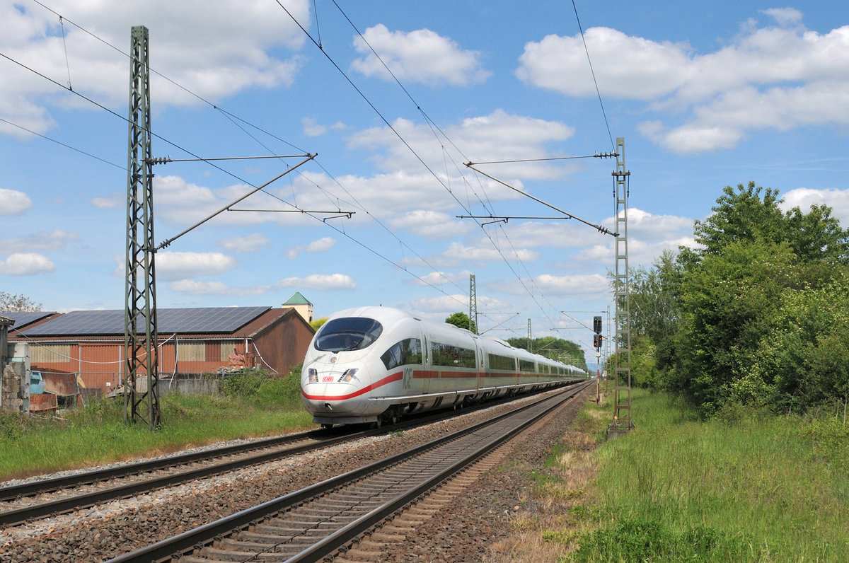 403 060-7 @ Gros-Gerau-Dornheim am 21.05.2017 (von Bahnsteig aus)