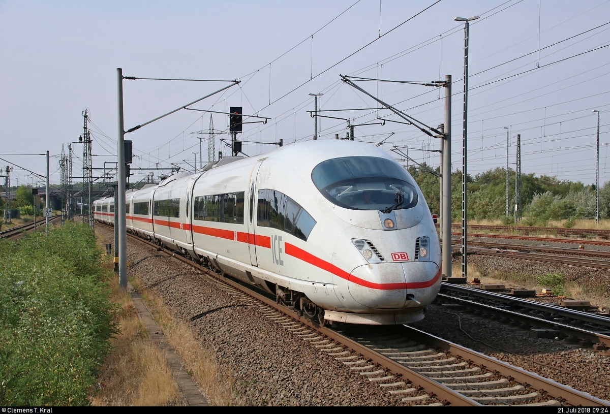 403 524-2 (Tz 324  Fürth ) als ICE 804 (Linie 18) von München Hbf nach Berlin Gesundbrunnen erreicht den Bahnhof Bitterfeld auf Gleis 2.
[21.7.2018 | 9:24 Uhr]