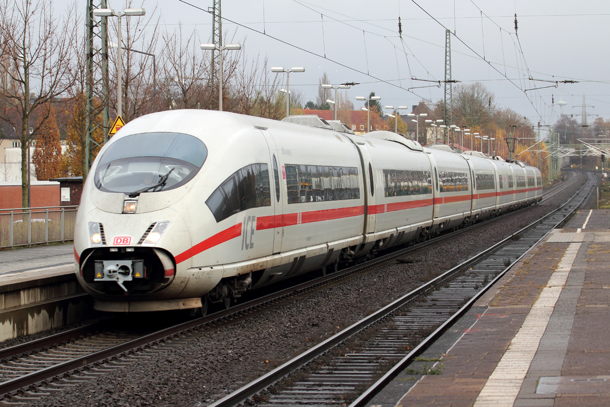 403 525-9 als ICE 825 nach München Hbf. bei der Einfahrt in Recklinghausen 30.11.2013