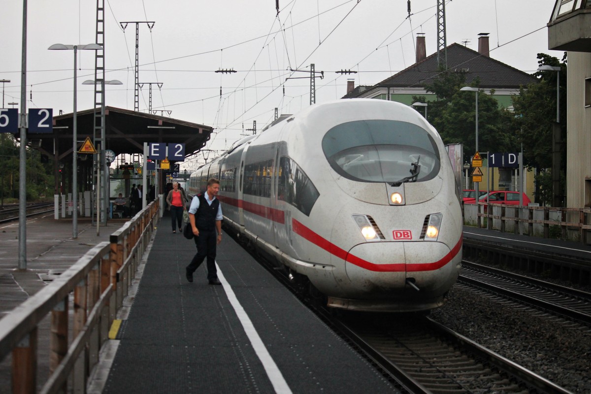 403 530-9  Göttingen  bei der Einfahrt am 30.07.2014 in Müllheim (Baden).