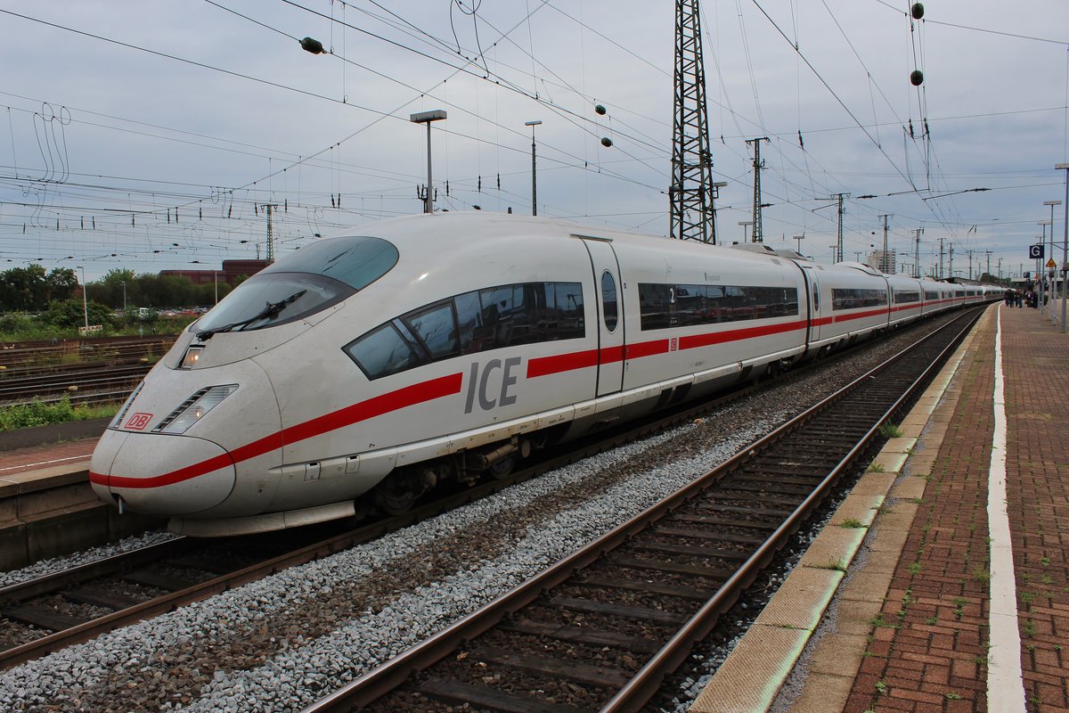 403 536-6  Ingolstadt  steht am 18.8.2017 zusammen mit 403 019-3  Bergisch Gladbach  als ICE517 nach München Hauptbahnhof im Dortmunder Hauptbahnhof bereit.