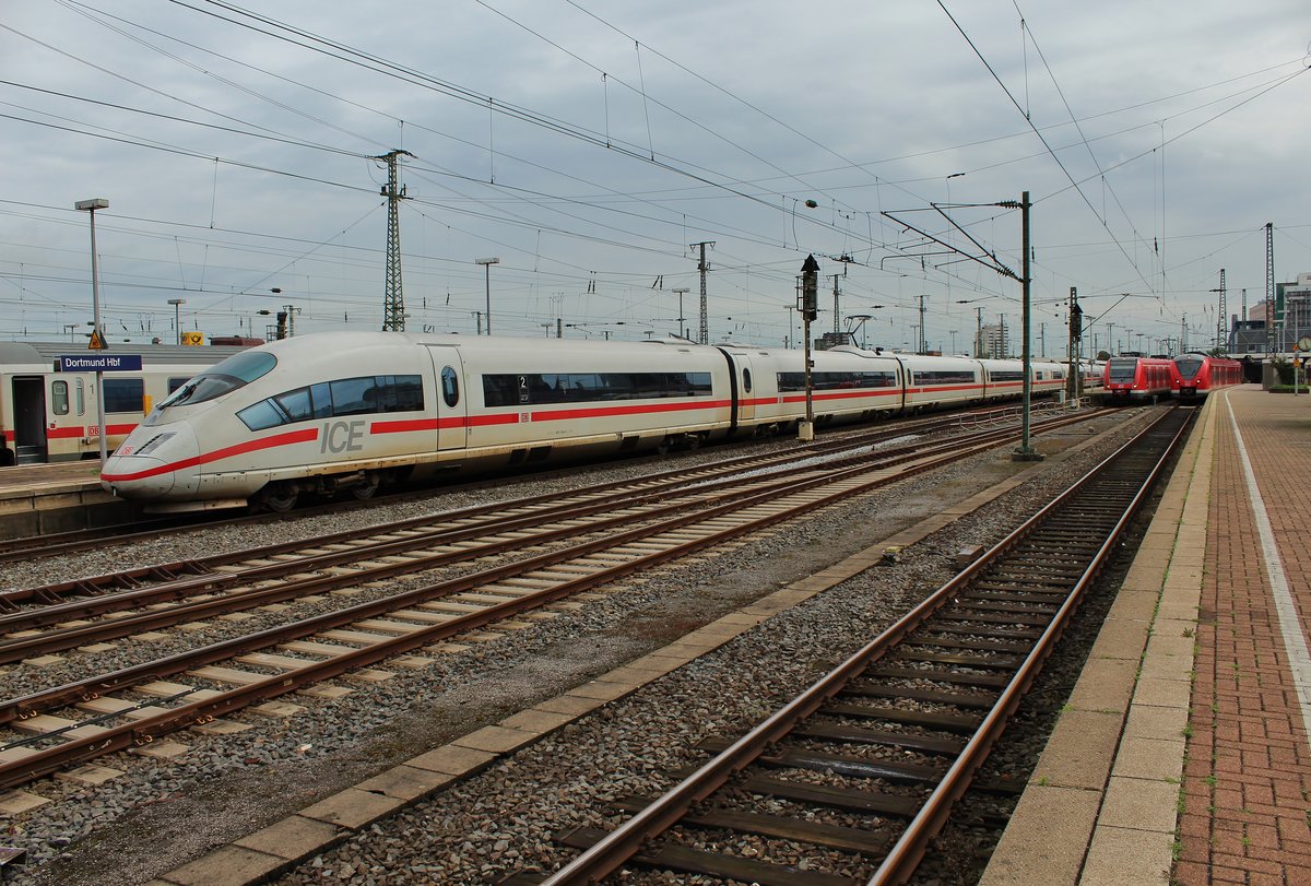 403 556-4 steht am 18.8.2017 als ICE614 von München Hauptbahnhof im Dortmunder Hauptbahnhof.