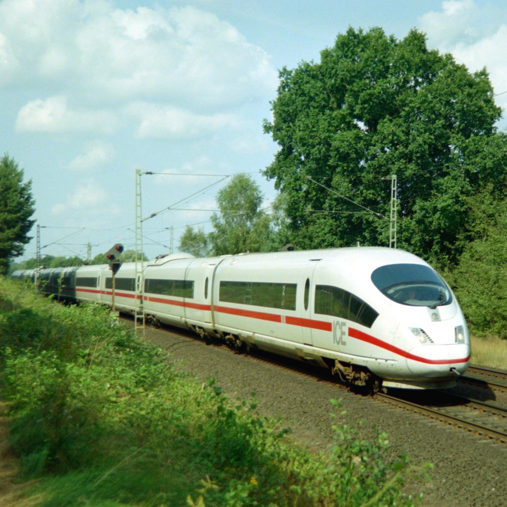 403 xxx als ICE 789  Riemenschneider  (Hamburg–Mnchen) am 07.09.2002 zwischen Bienenbttel und Bad Bevensen