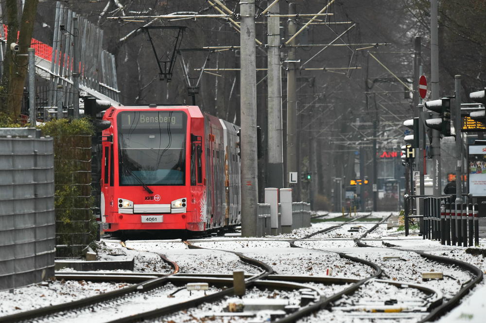 4061 an der Haltestelle Rheinenergiestadion am 16.12.2018.