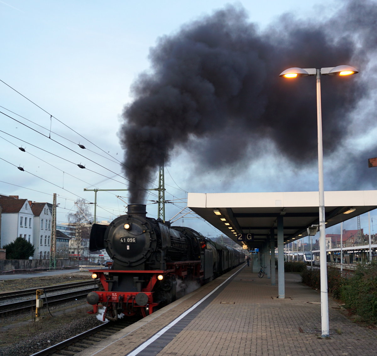 41 096 mit dem Sonderzug ins Technikmuseum in Hildesheim Hbf. 04.03.2017