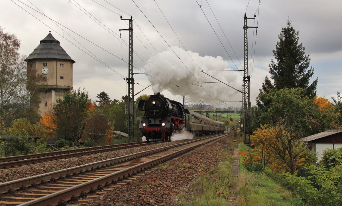 41 1144-9 mit dem Feengrotten-Express am 22.10.16 in der Ausfahrt Saalfeld zurück nach Eisenach.