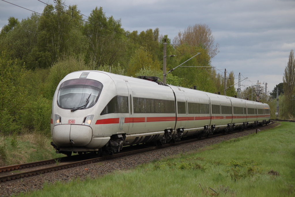 411 009-4 als ICE 1727(Warnemünde-München)bei der Durchfahrt im Haltepunkt Rostock-Lichtenhagen.01.05.2018 