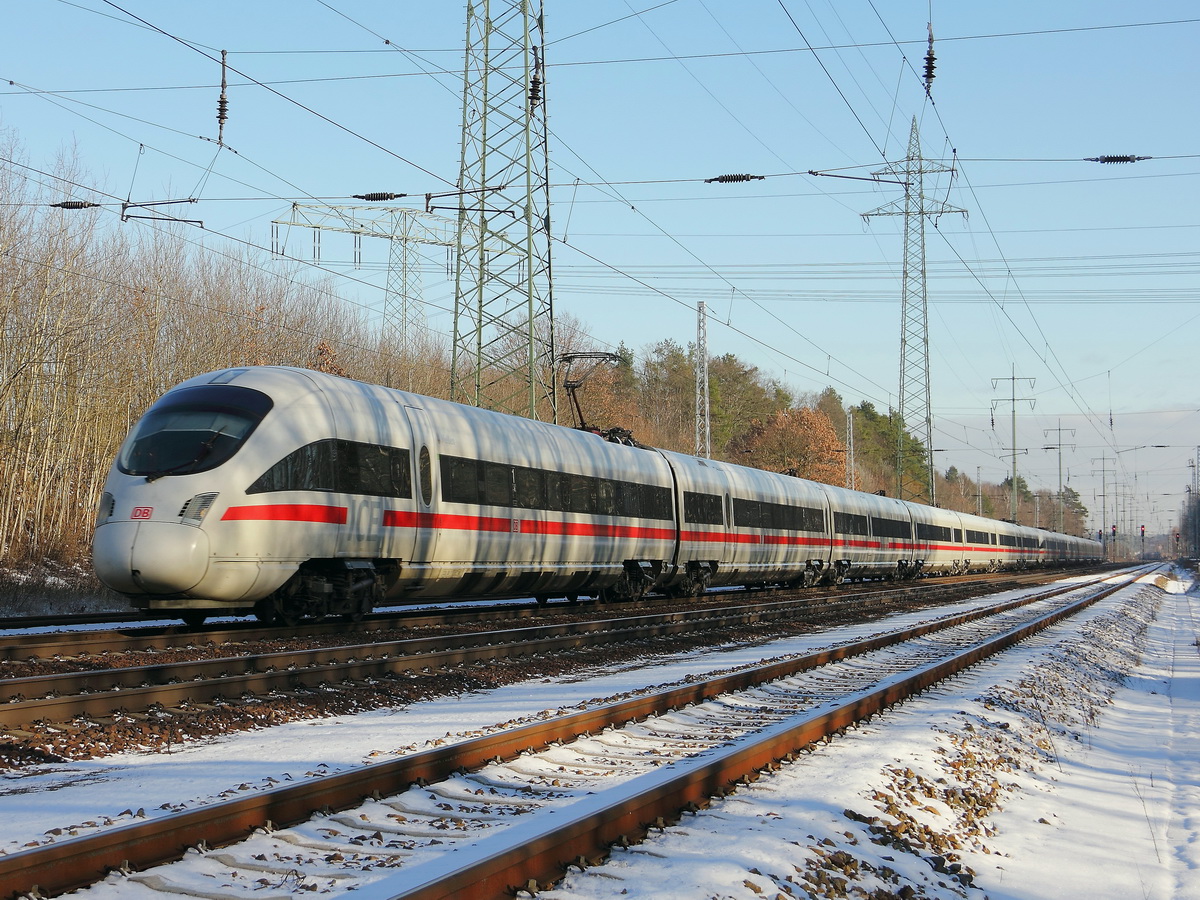 411 019-3  Meißen mit einem weiteren 411 auf dem südlichen Berliner Außenring bei Diedersdorf aus Richtung Berlin am 17. Januar 2017.