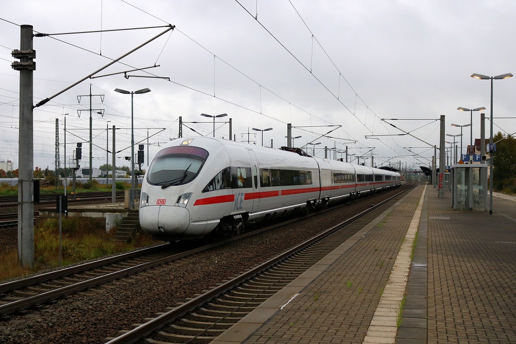 411 059 (Tz 1159  Passau  | ehem. Tz 1106) als unbekannter ICE durchfährt den Bahnhof Bitterfeld auf Gleis 3 Richtung Leipzig. [24.9.2017 | 15:58 Uhr]