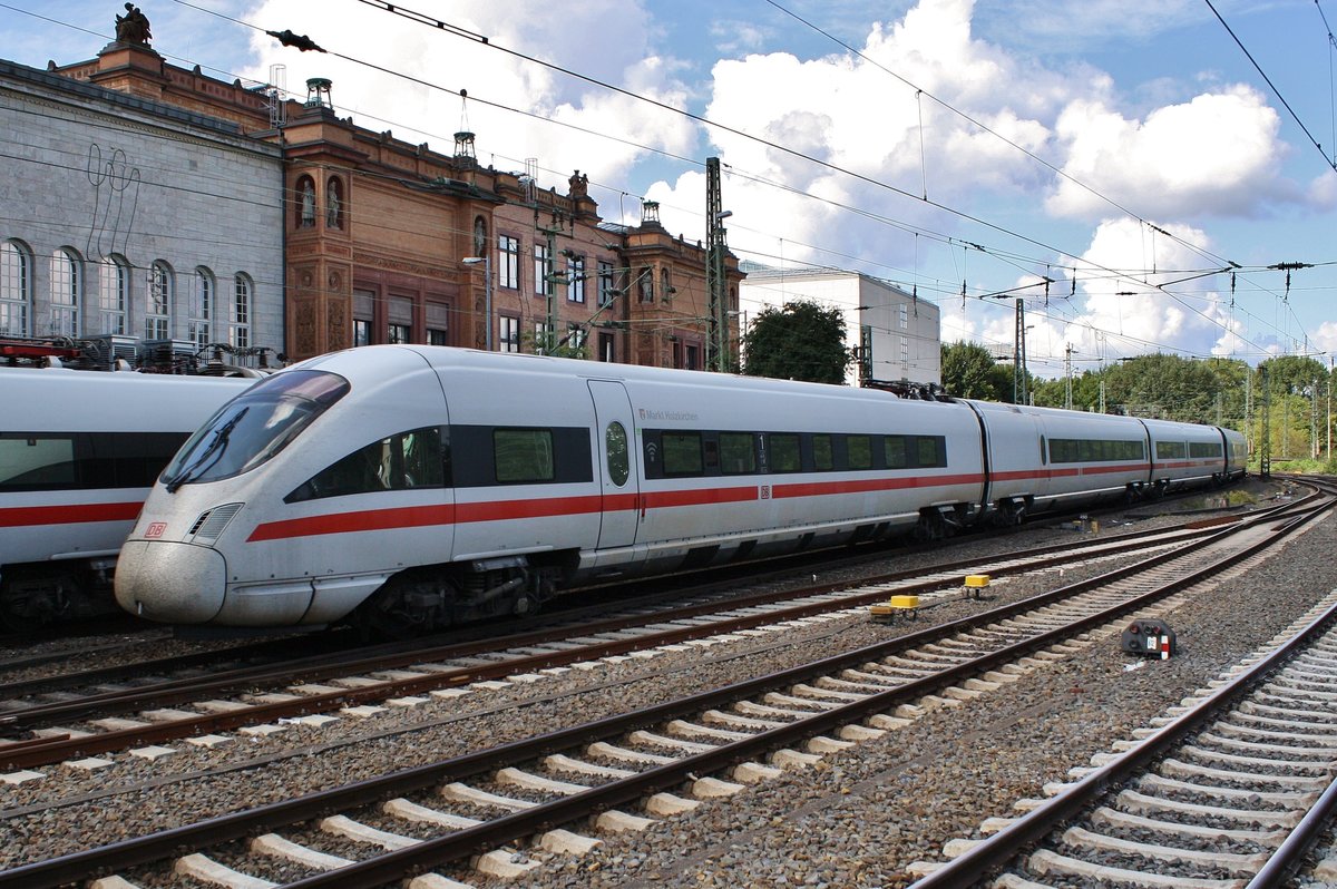 411 060-7  Markt Holzkirchen  macht sich am 2.9.2017 als ICE1082 von München Hauptbahnhof nach Hamburg-Altona im Hamburger Hauptbahnhof auf den Weg. 