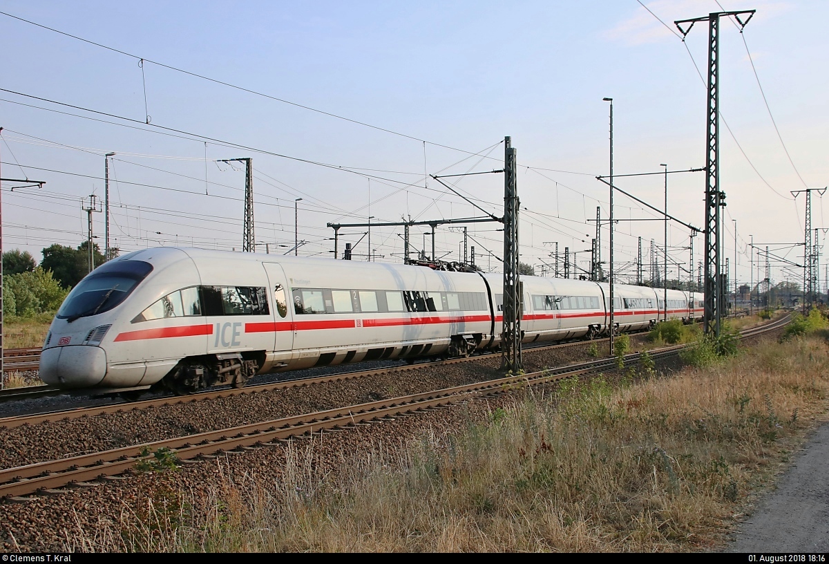 411 528-3 (Tz 1128  Reutlingen ) als ICE 1631 (Linie 15) von Frankfurt(Main)Hbf nach Berlin Gesundbrunnen durchfährt Lutherstadt Wittenberg Hbf auf Gleis 3.
[1.8.2018 | 18:16 Uhr]