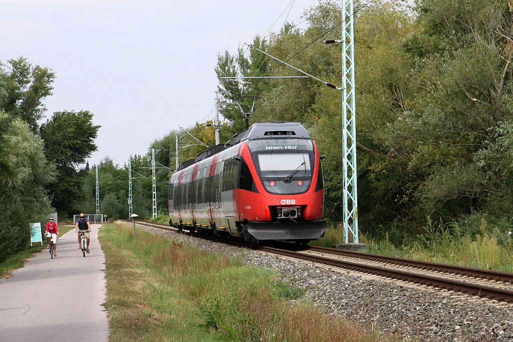 4124 020-1 als R 9984 (Fertöszentmiklos - Wien Hbf.) am 10.September 2017 kurz nach der NSB-Haltestelle Weiden am See.