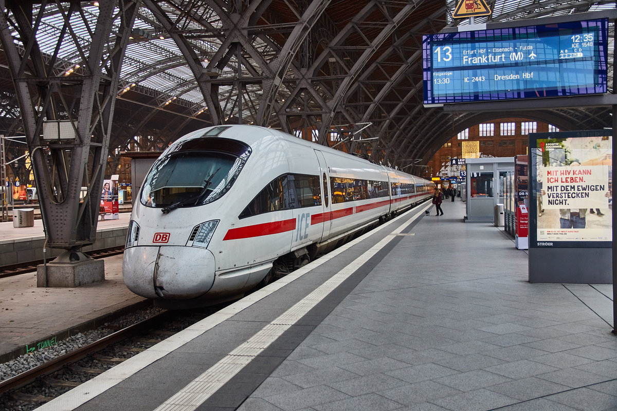 415 004-1  Heidelberg  steht am 24.11.16 als ICE 1548 in Richtung Frankfurt/M. im Leipziger Hbf. bereit.