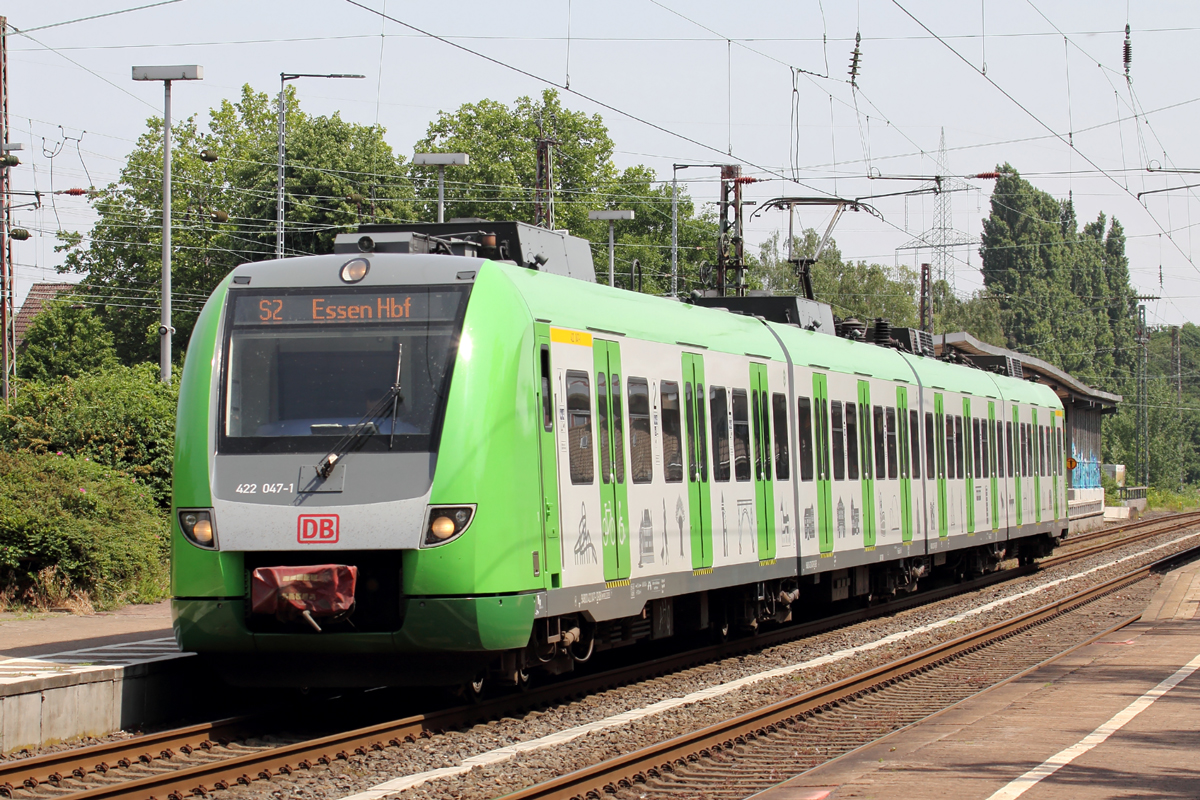 422 047-1 als S2 nach Essen Hbf. bei der Ausfahrt aus Castrop-Rauxel Hbf. 28.5.2018