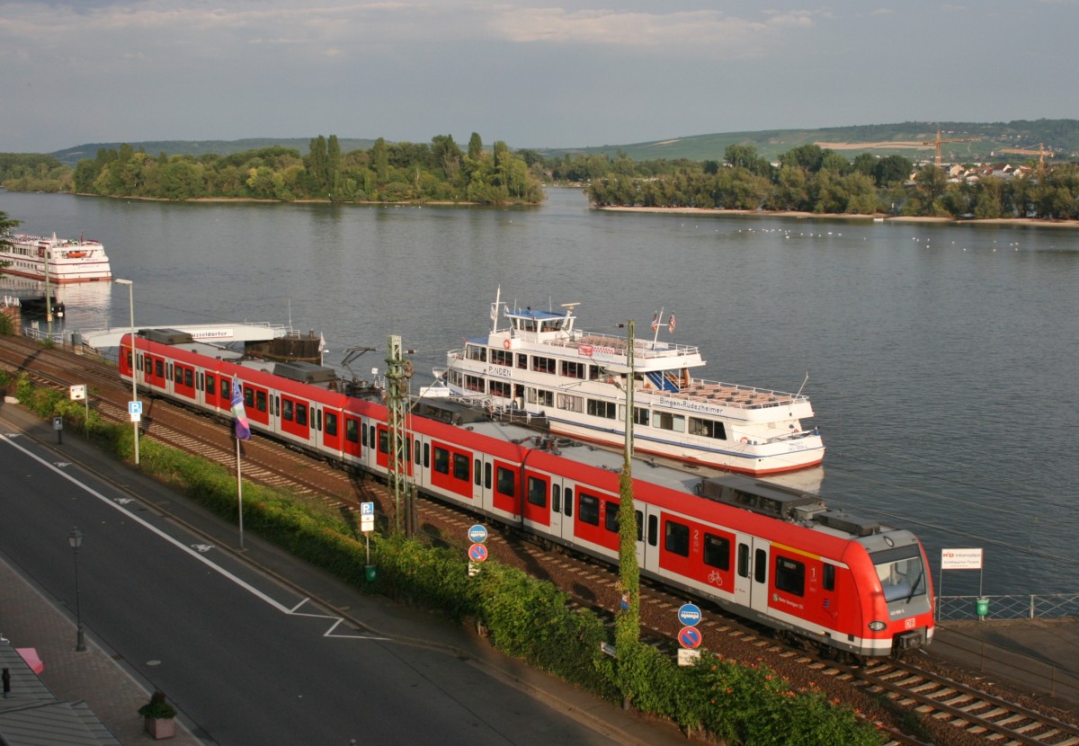 423 808 als S-L 72987 (Stolberg [Rheinland]–Plochingen) am 12.07.2011 in Rdesheim (Rhein)