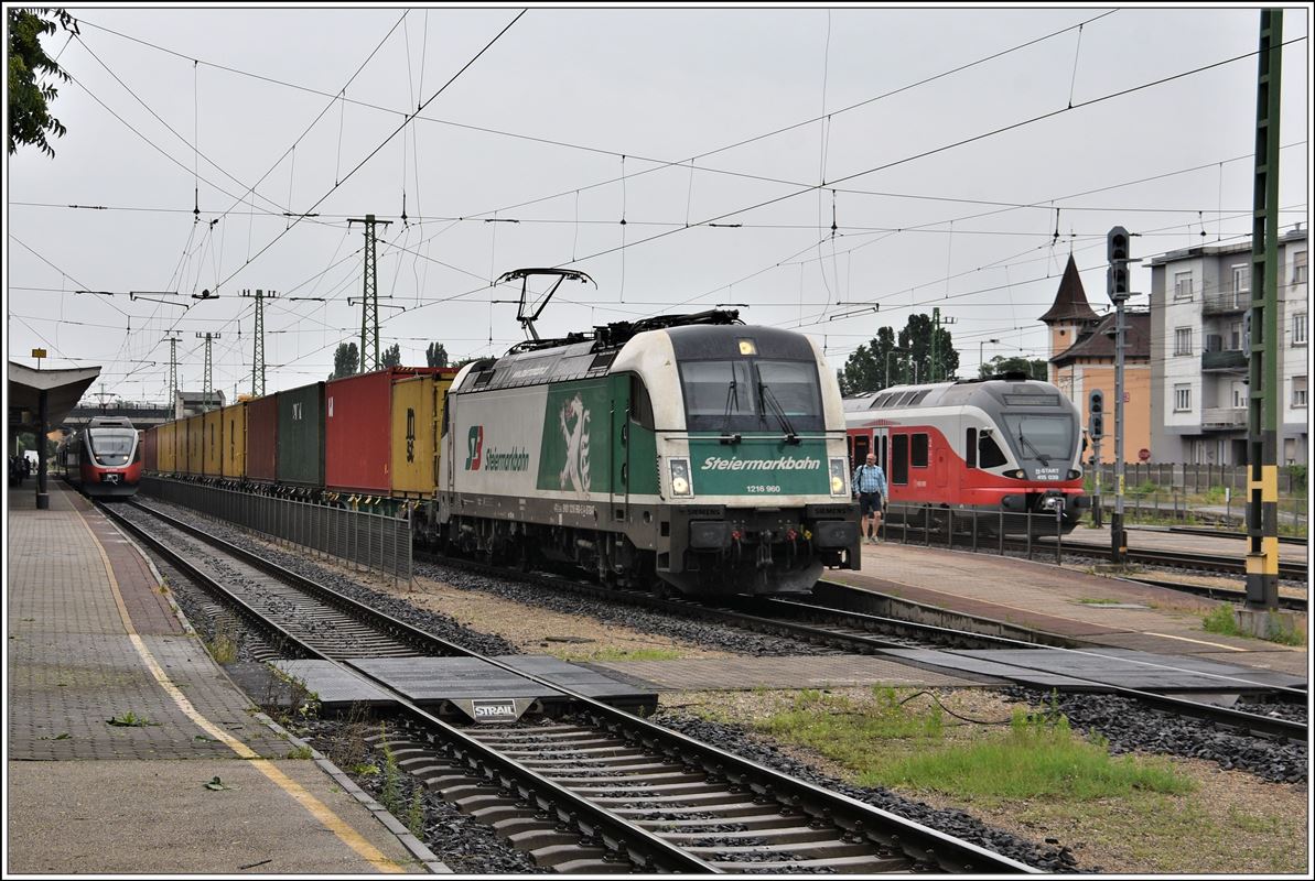 425 008, Steiermarkbahn 1216 960 und 415 039 in Györ. (14.06.2018)