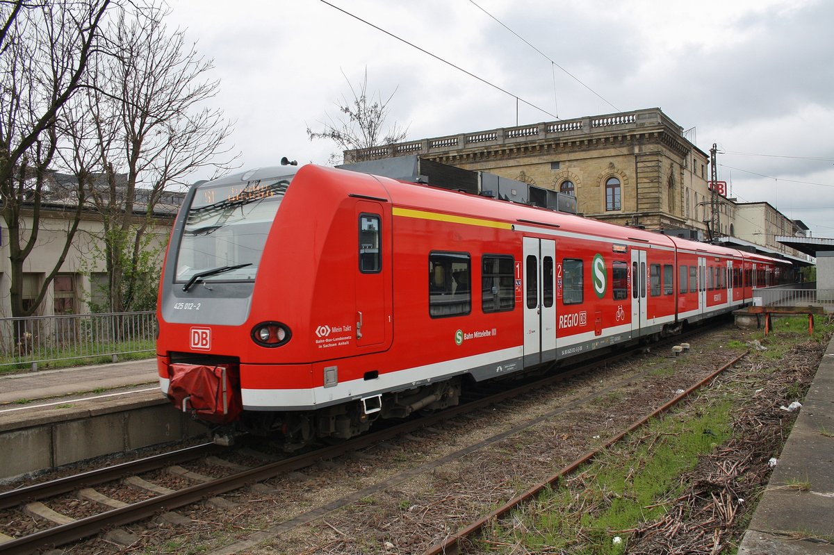 425 012-2 fährt am 7.4.2017 als S1 von Wittenberge nach Schönebeck-Bad Salzelmen in den Magdeburger Hauptbahnhof ein.