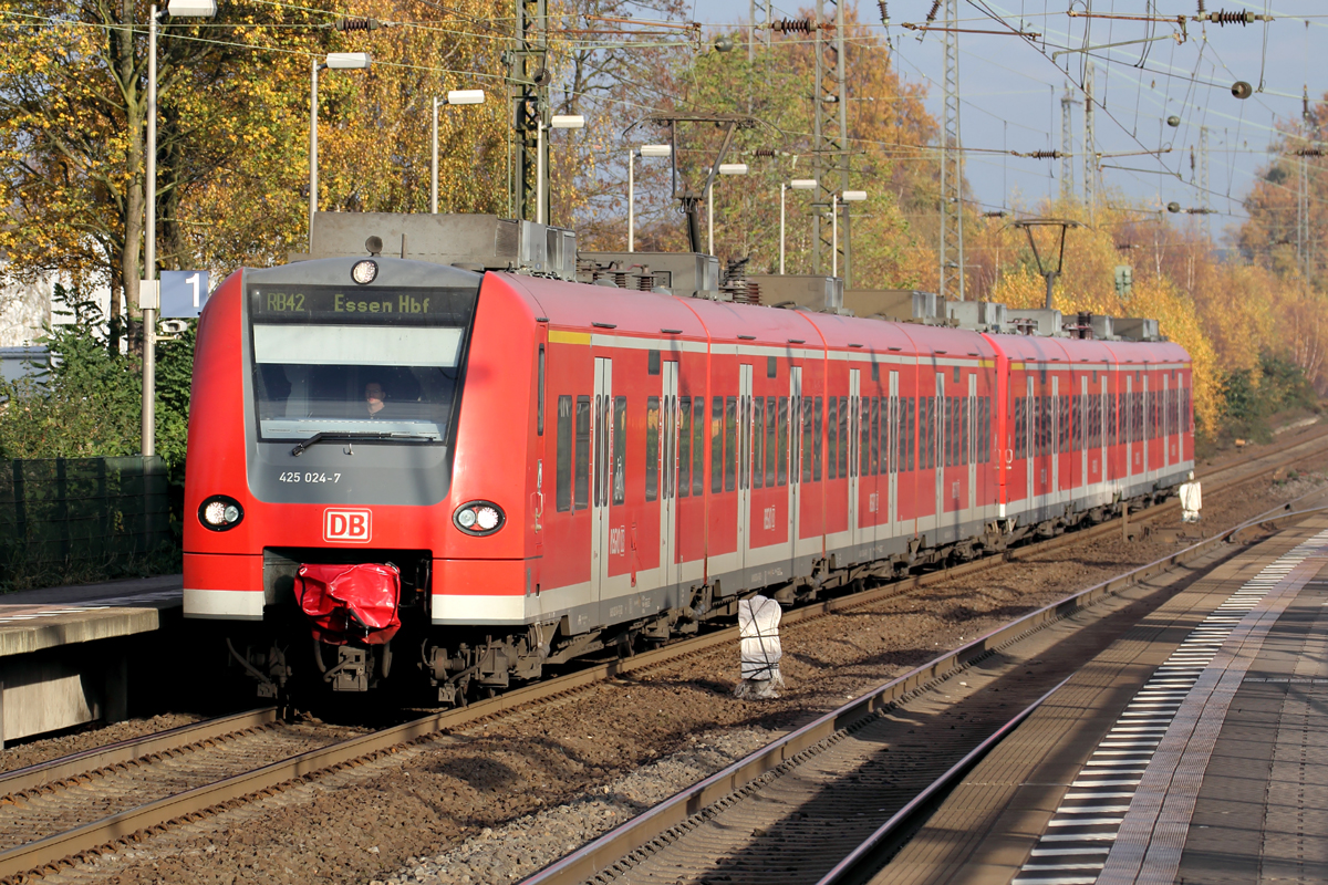 425 024-7 als RB 42 nach Essen Hbf. bei der Einfahrt in Recklinghausen-Süd 22.11.2014