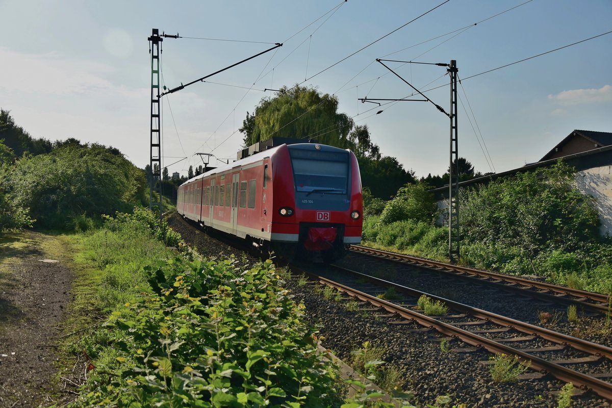 425 104 als RE8 nach Koblenz in Jüchen. 22.8.2017