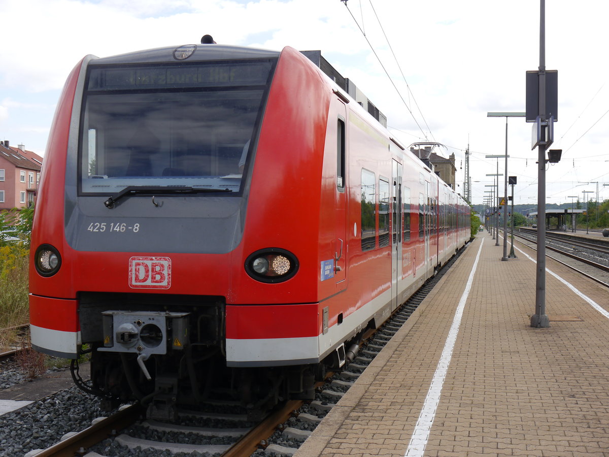 425 146 steht am 08.09.2016 in Kitzingen auf Gleis 9 als RB 58094 bereit nach Würzburg Hbf.
